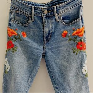Poppy Embroidered 501 Levi’s